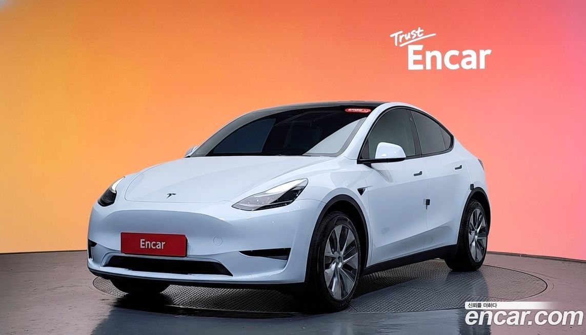 Tesla Model Y 2024
