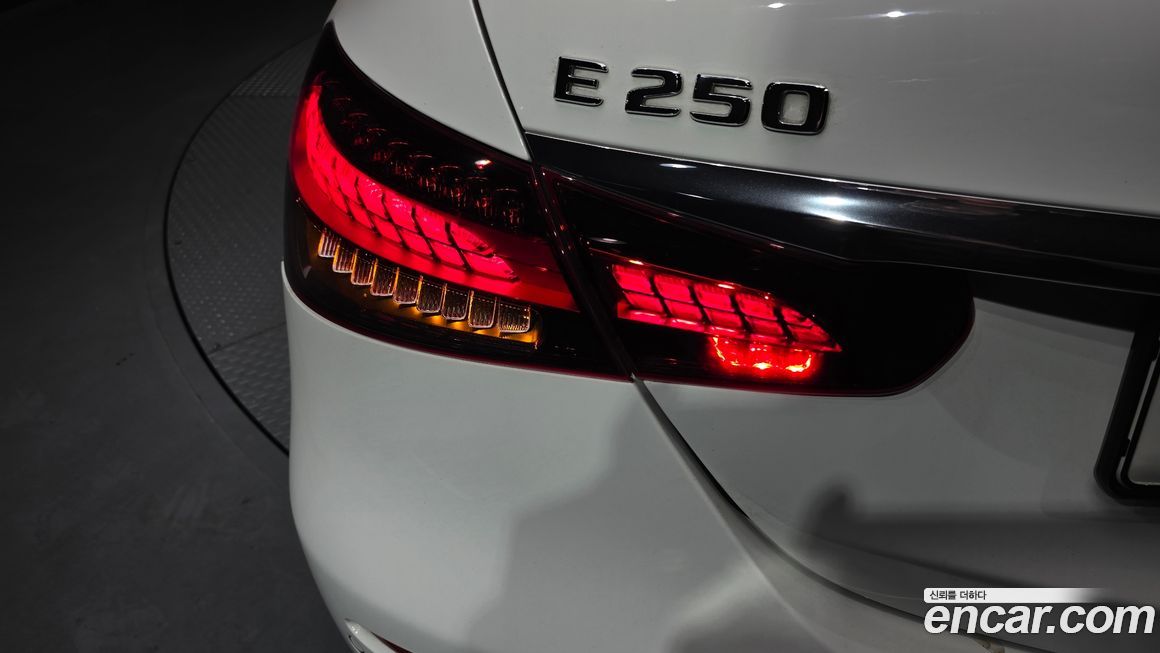 Mercedes-Benz E-Class 2022