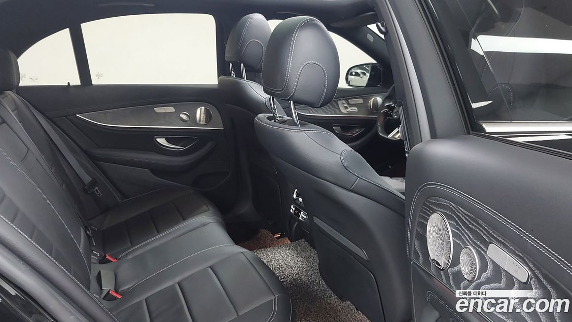 Mercedes-Benz E-Class 2022
