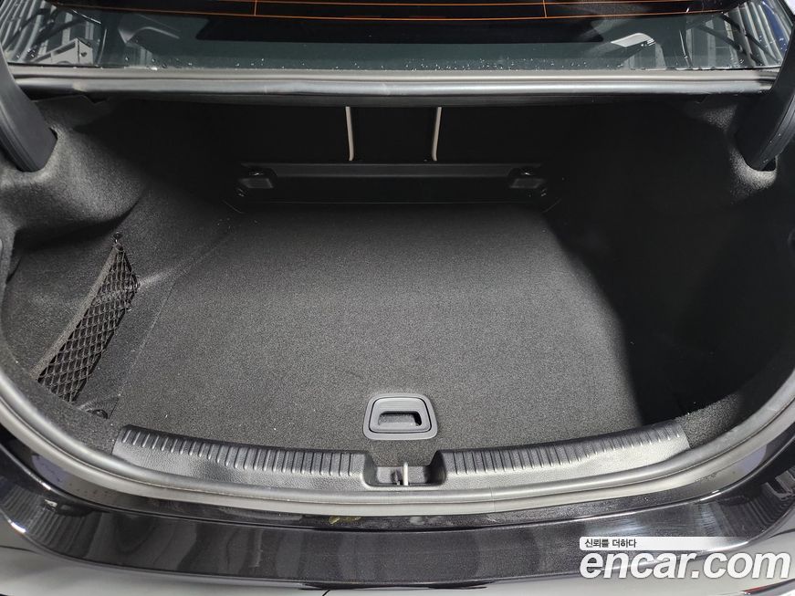 Mercedes-Benz C-Class 2025