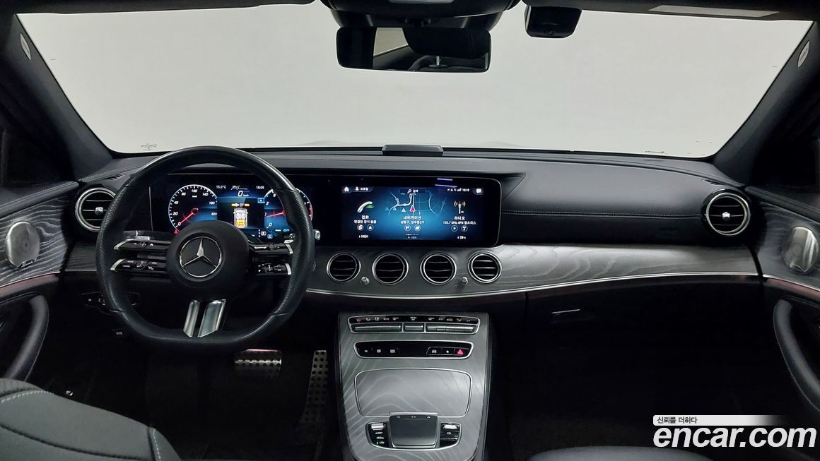 Mercedes-Benz E-Class 2022