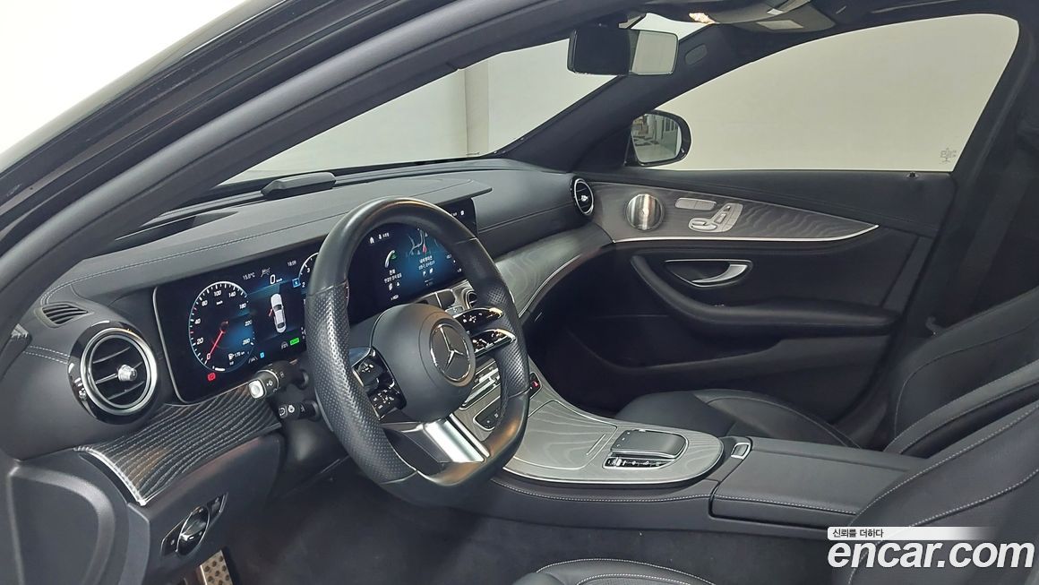 Mercedes-Benz E-Class 2022