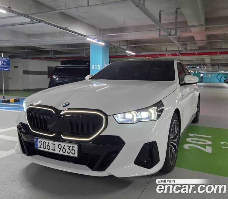 BMW 5-Series 2024