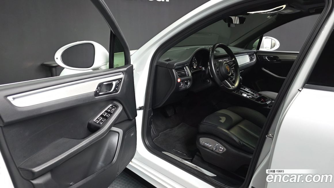 Porsche Macan 2022