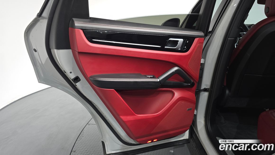 Porsche Cayenne 2021