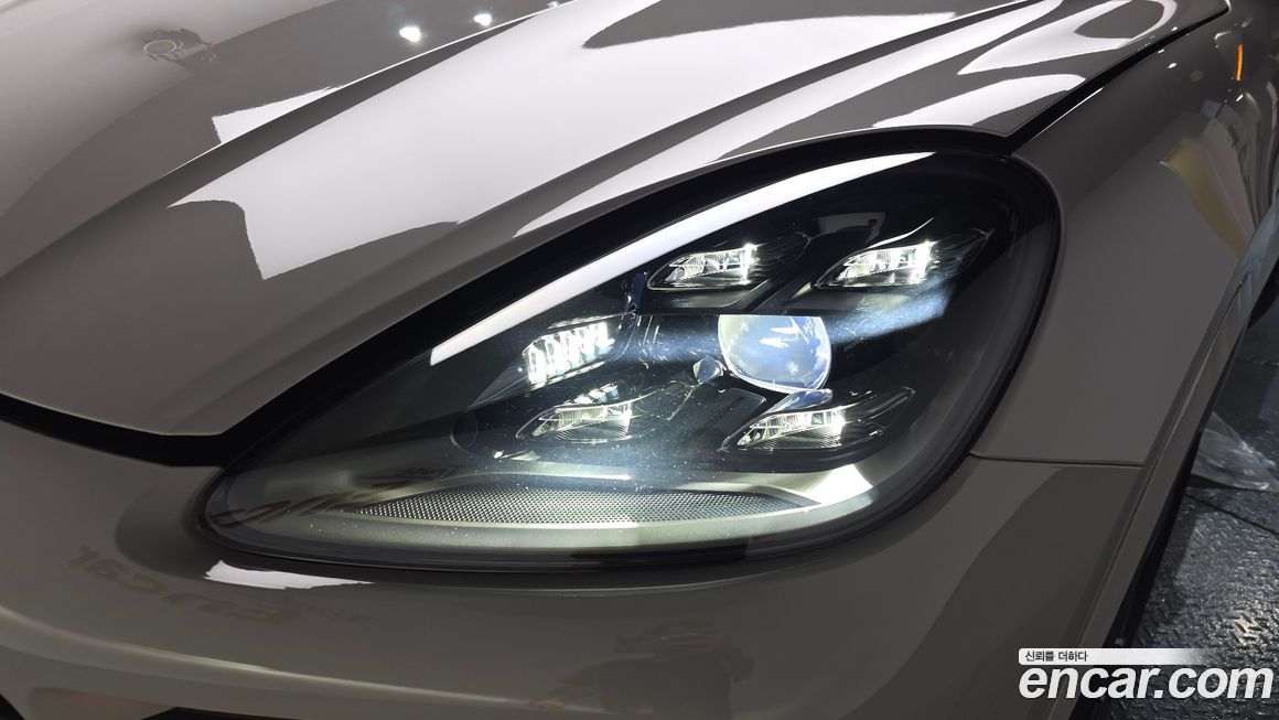 Porsche Cayenne 2021