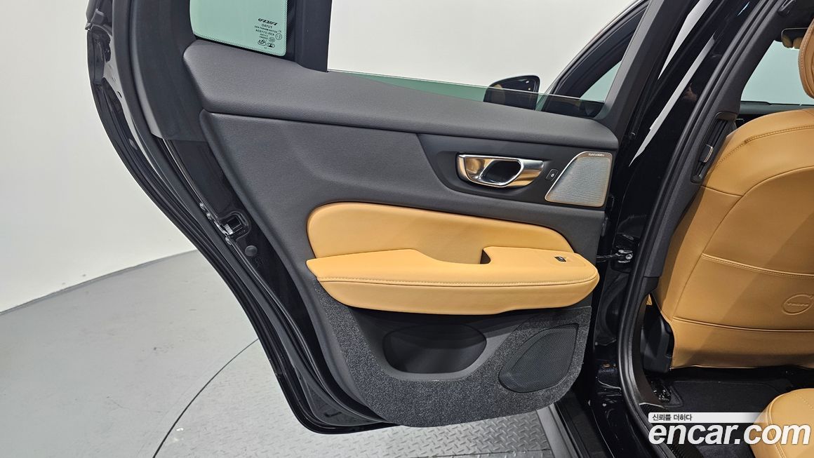 Volvo V60 2025