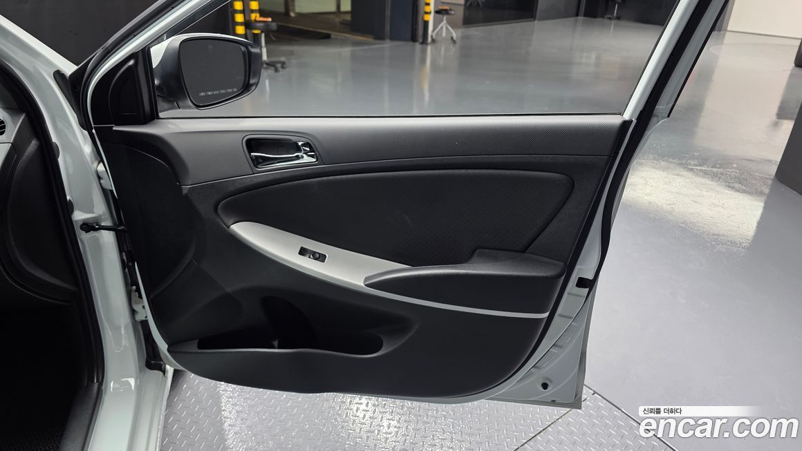 Hyundai Accent 2012