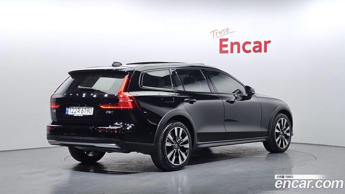 Volvo V60 2025