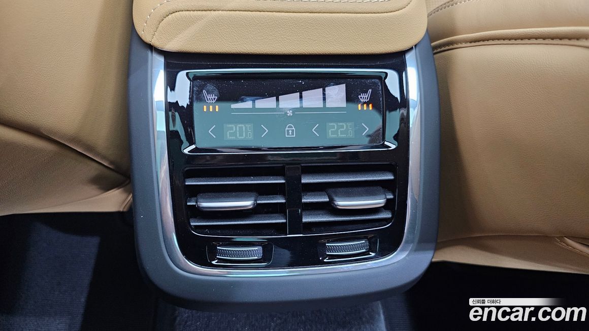 Volvo V60 2025