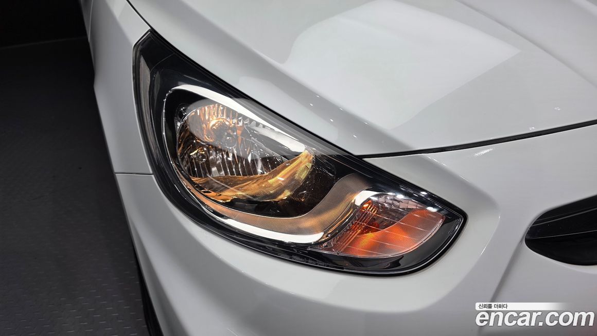Hyundai Accent 2012