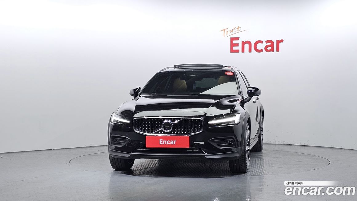 Volvo V60 2025