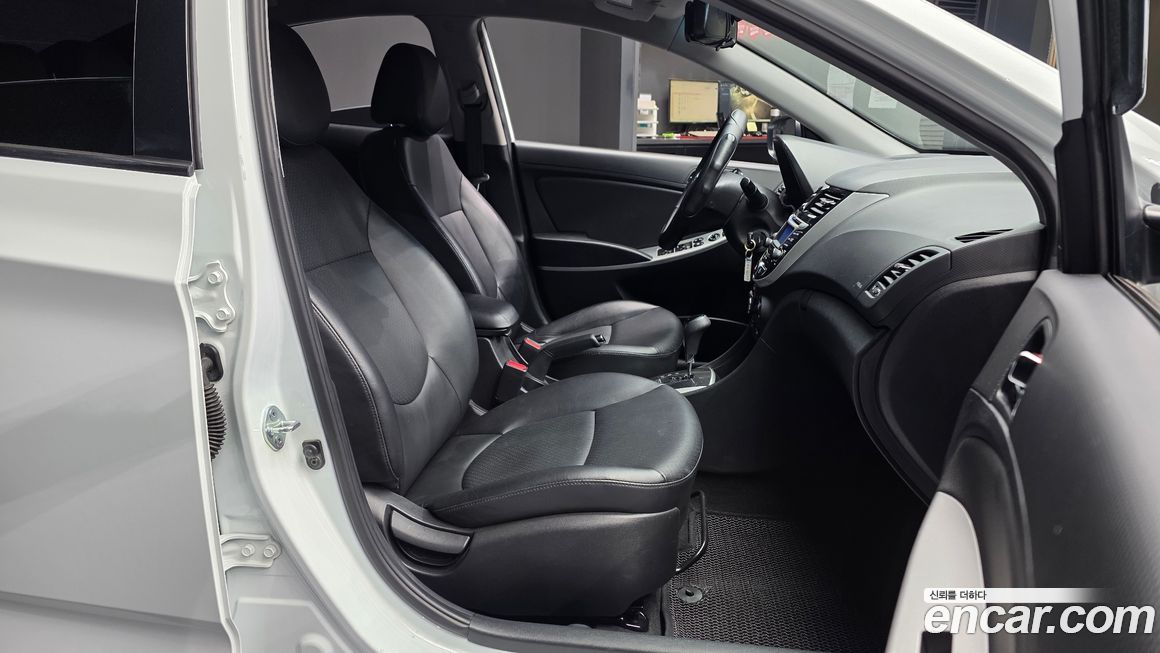 Hyundai Accent 2012