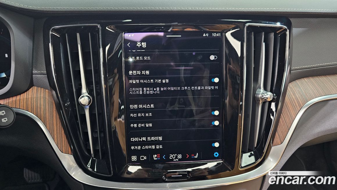 Volvo V60 2025