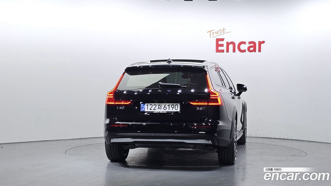Volvo V60 2025