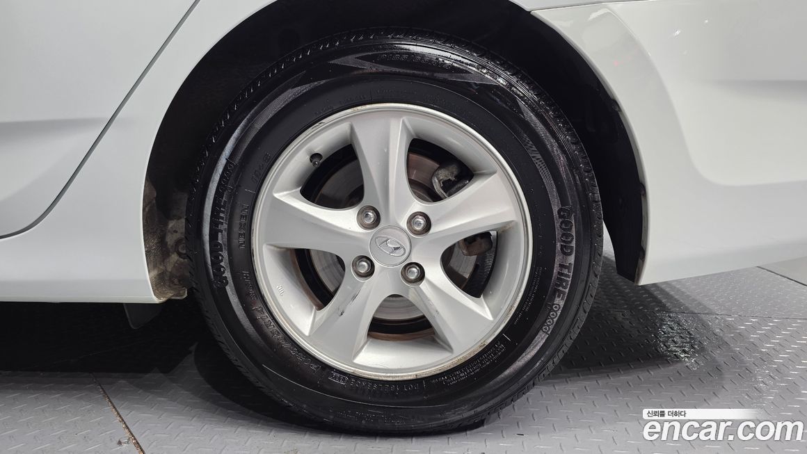 Hyundai Accent 2012