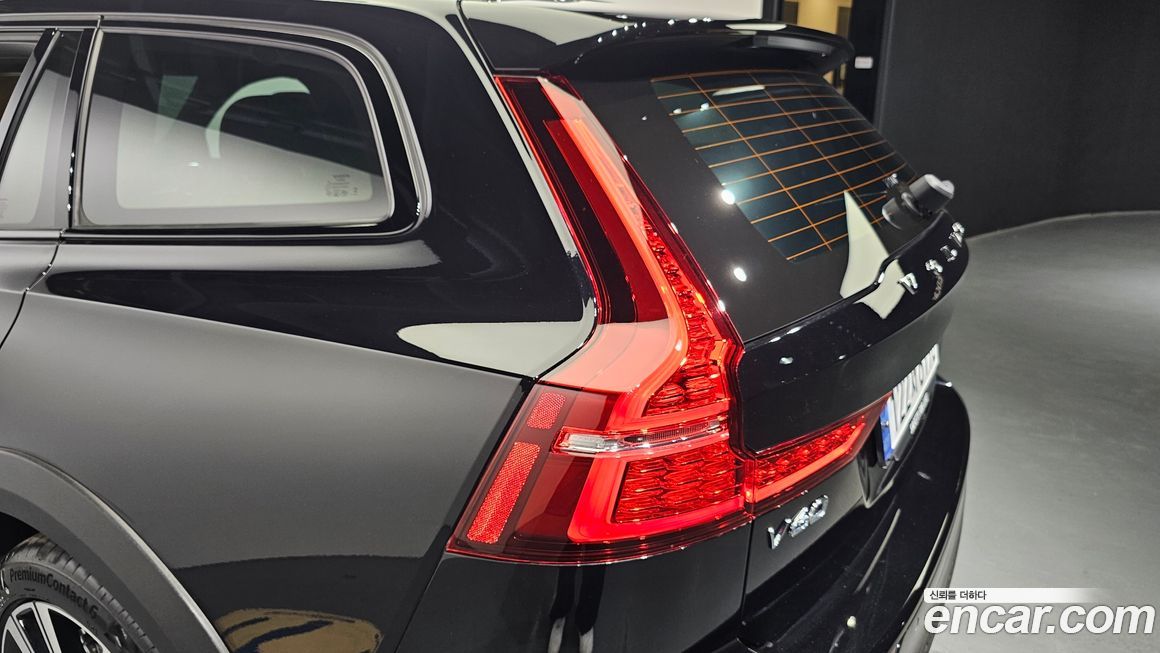 Volvo V60 2025