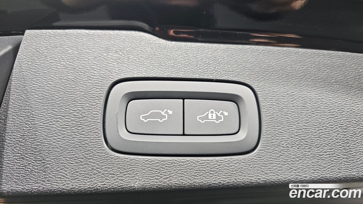 Volvo V60 2025