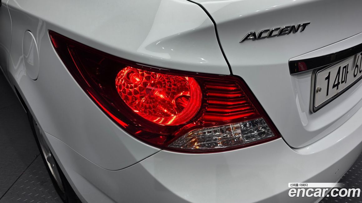 Hyundai Accent 2012