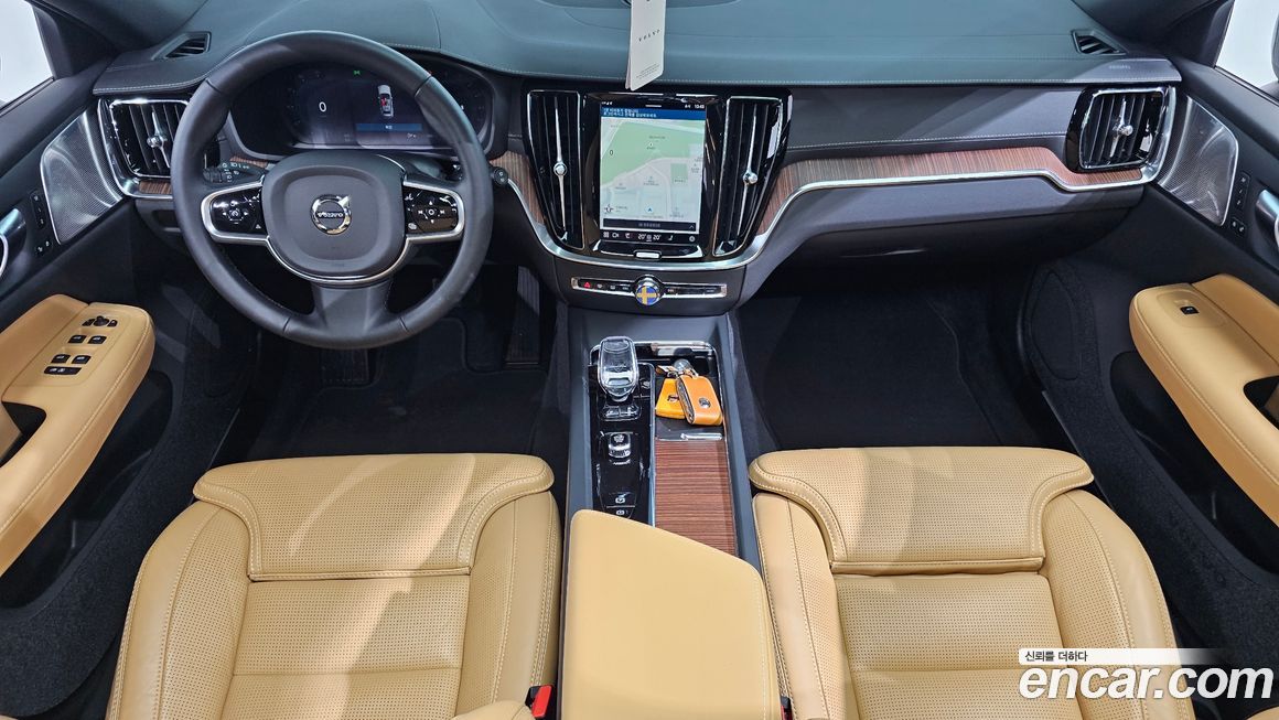 Volvo V60 2025