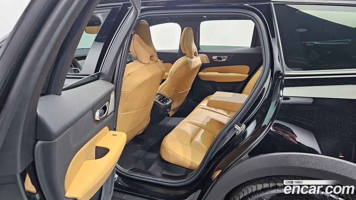 Volvo V60 2025