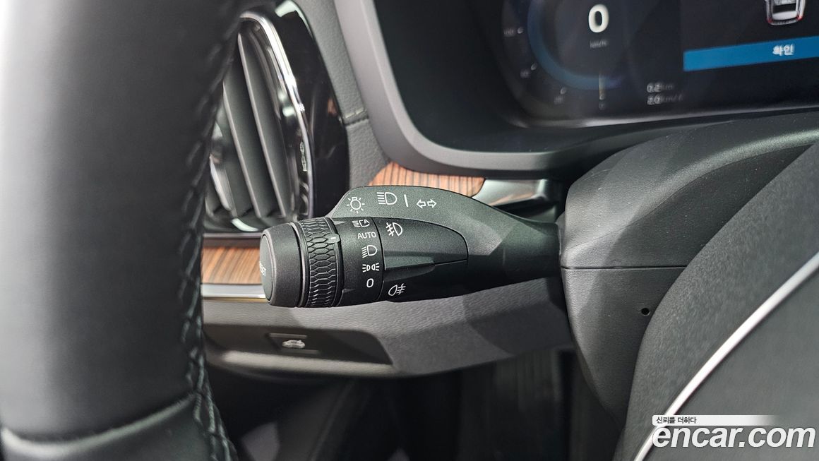 Volvo V60 2025