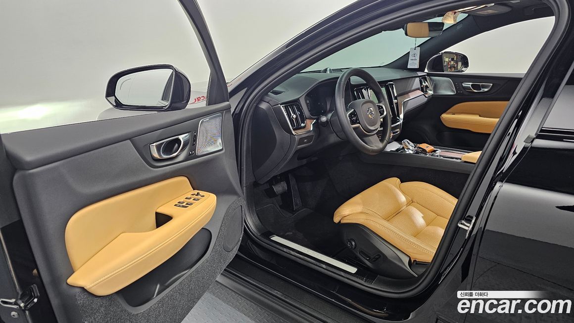 Volvo V60 2025