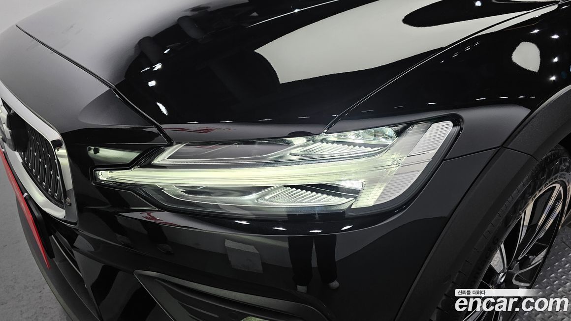 Volvo V60 2025