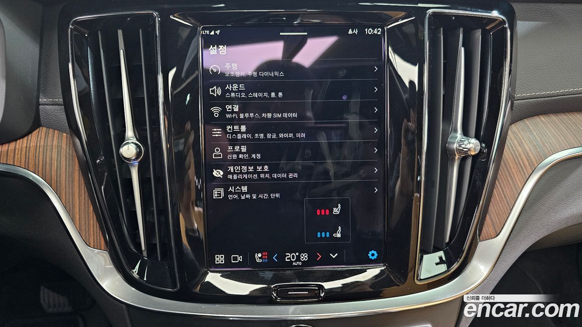Volvo V60 2025