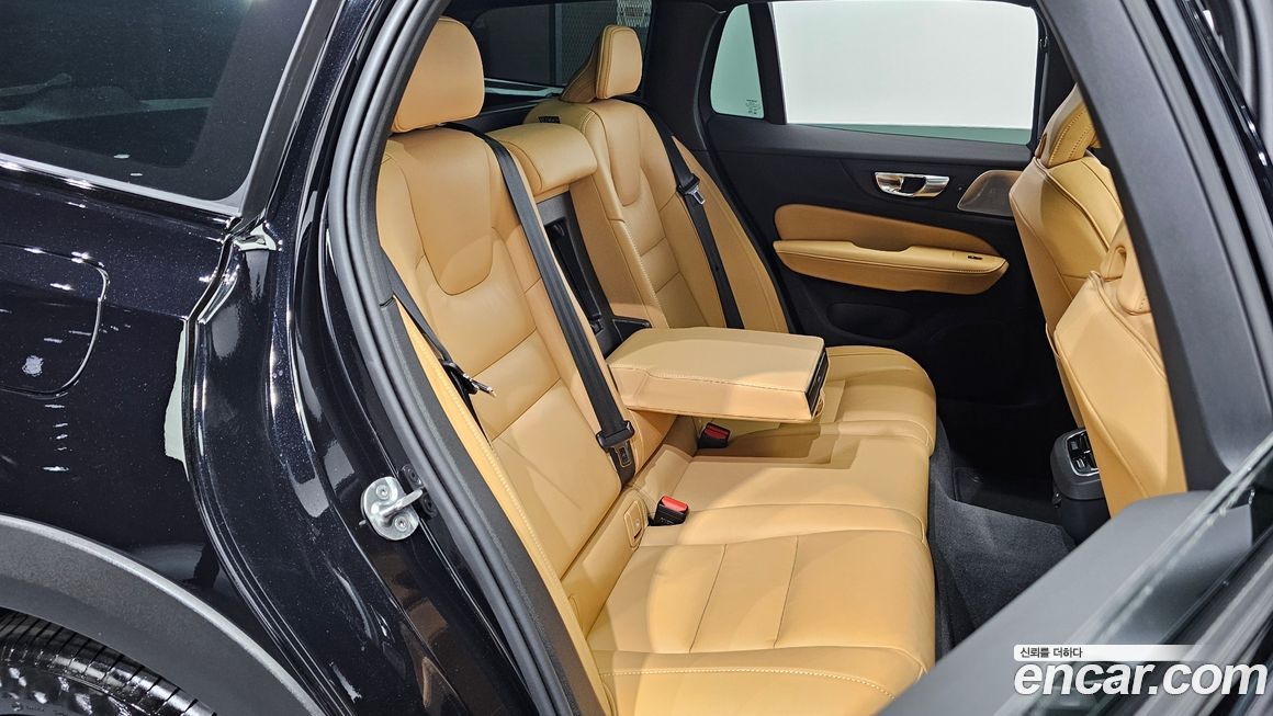 Volvo V60 2025