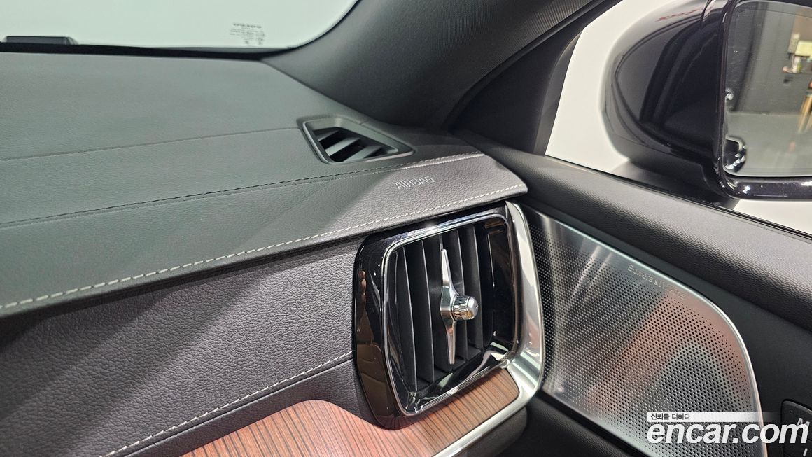 Volvo V60 2025