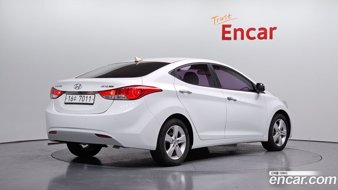 Hyundai AVANTE 2011
