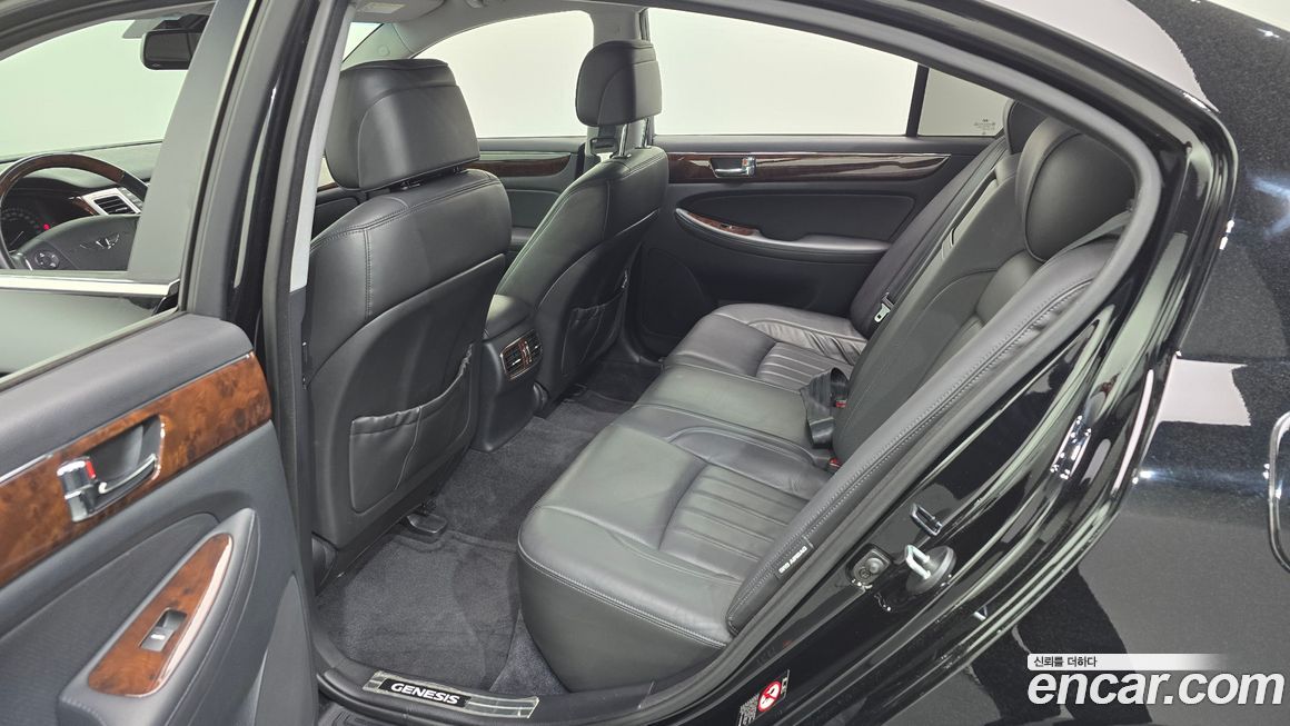 Hyundai Genesis 2010