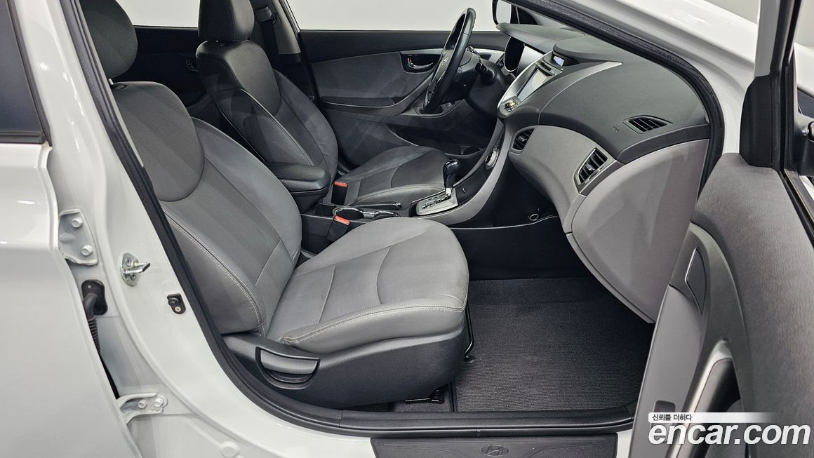 Hyundai AVANTE 2011