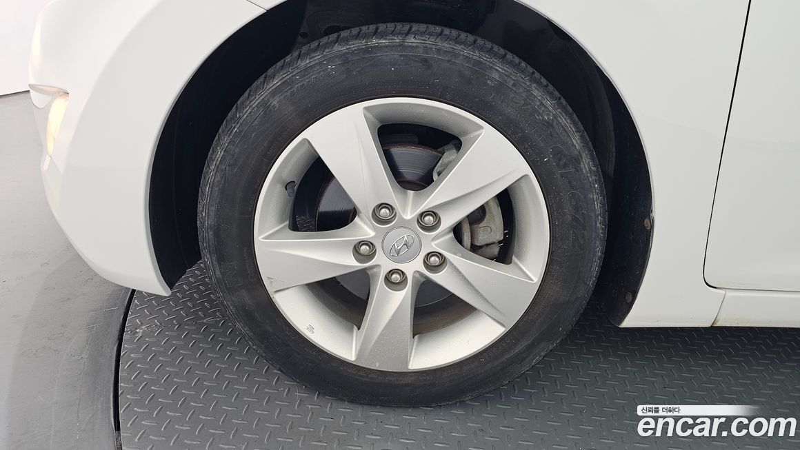 Hyundai AVANTE 2011