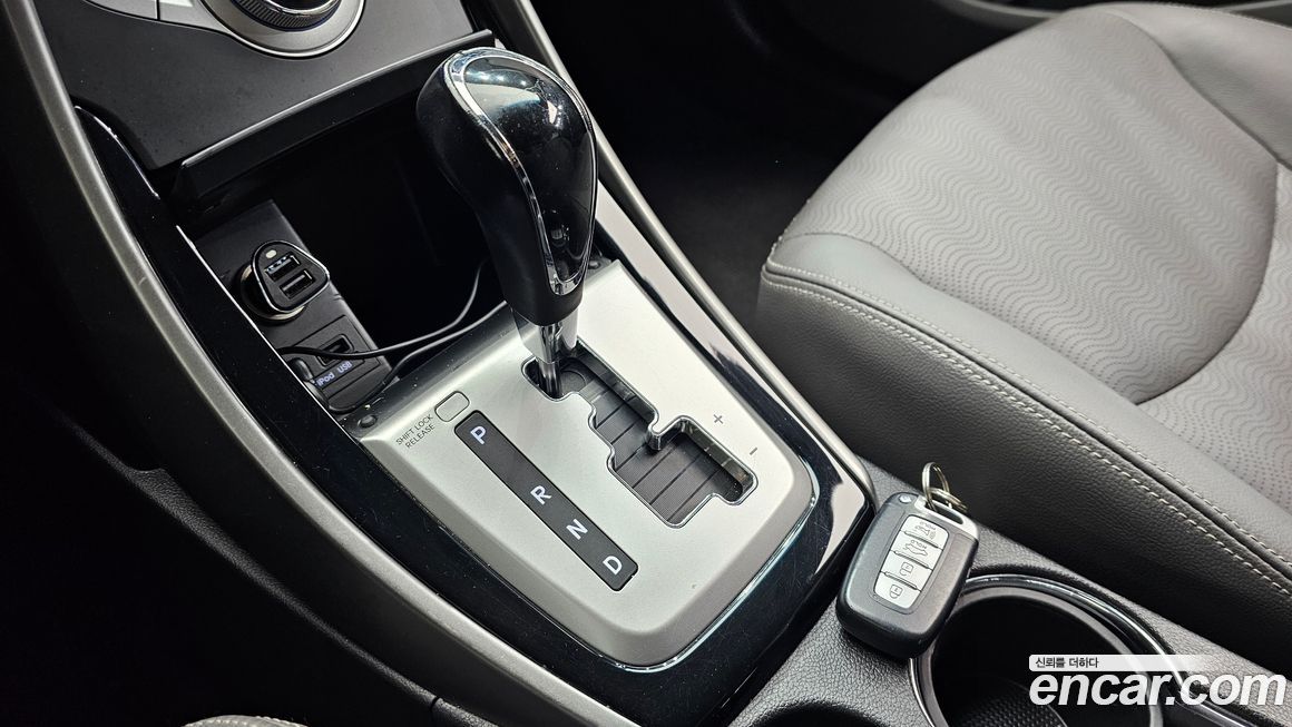 Hyundai AVANTE 2011