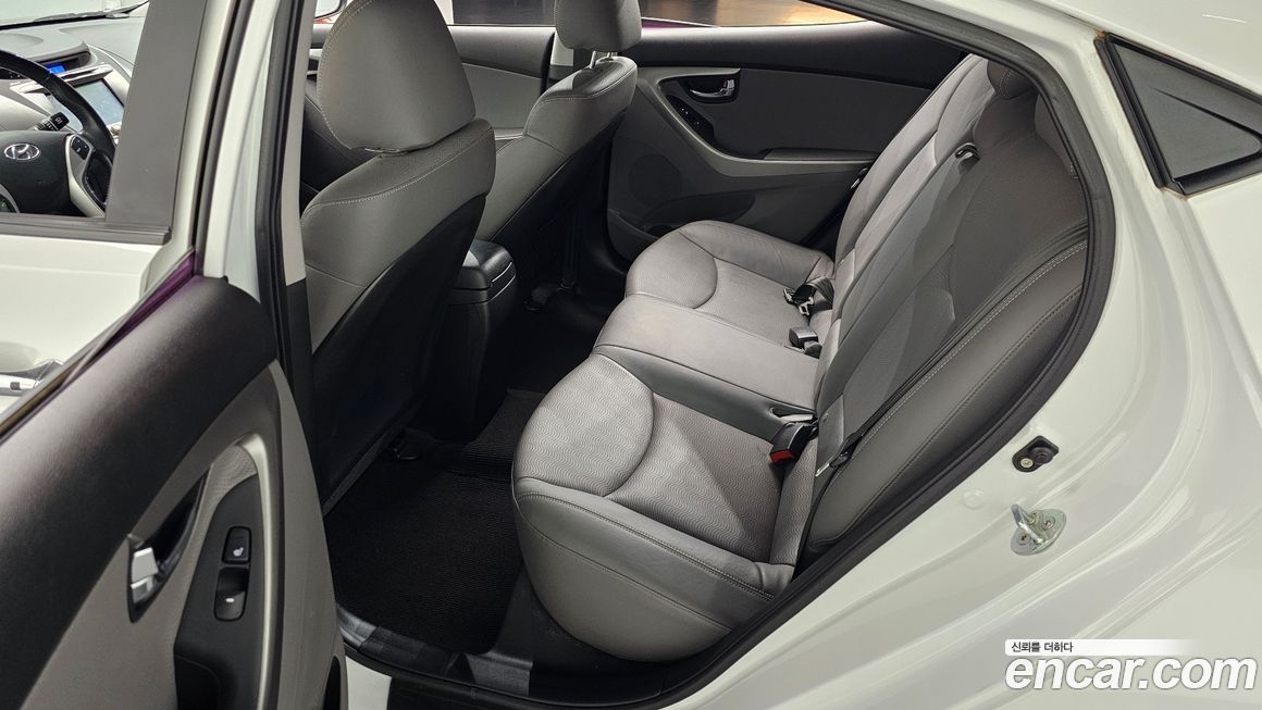 Hyundai AVANTE 2011