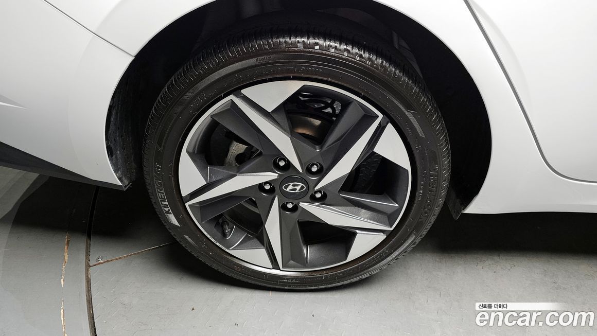 Hyundai AVANTE 2022