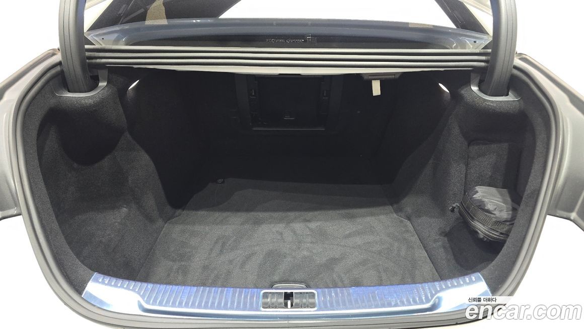 Mercedes-Benz S-Class 2024
