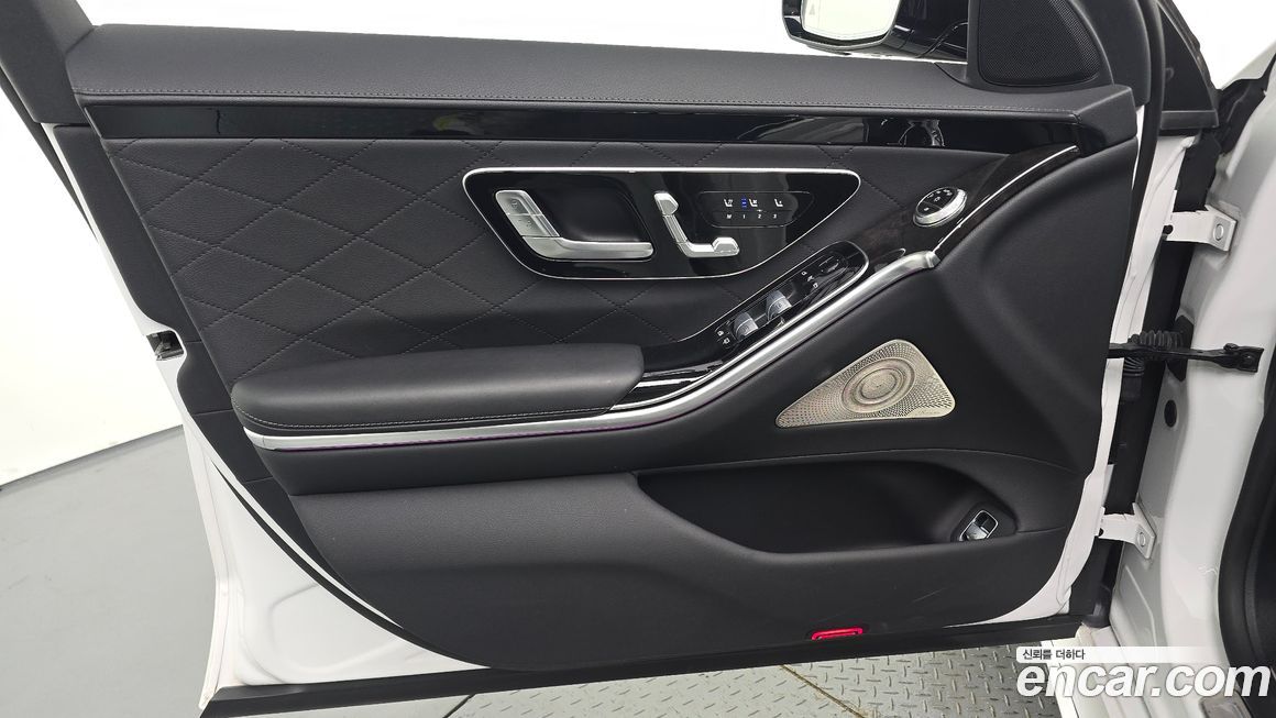 Mercedes-Benz S-Class 2024