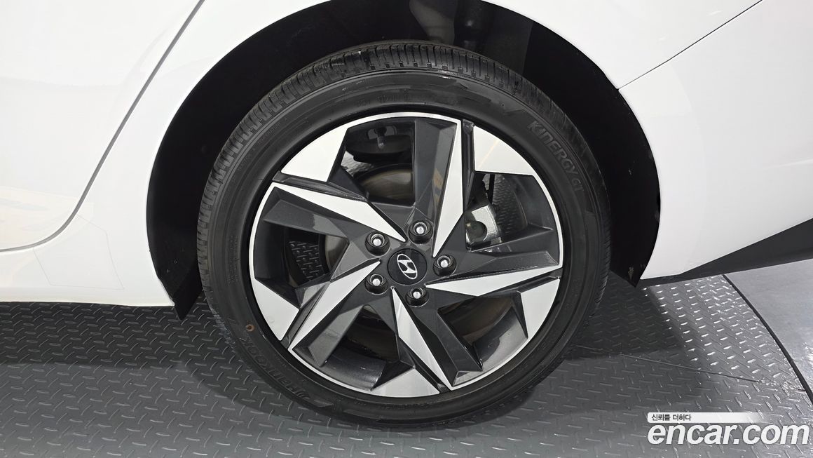 Hyundai AVANTE 2021