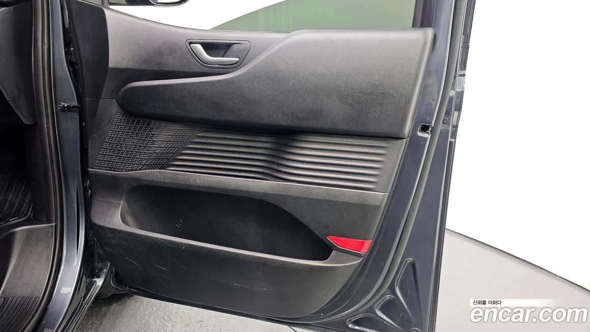 Hyundai Staria 2025