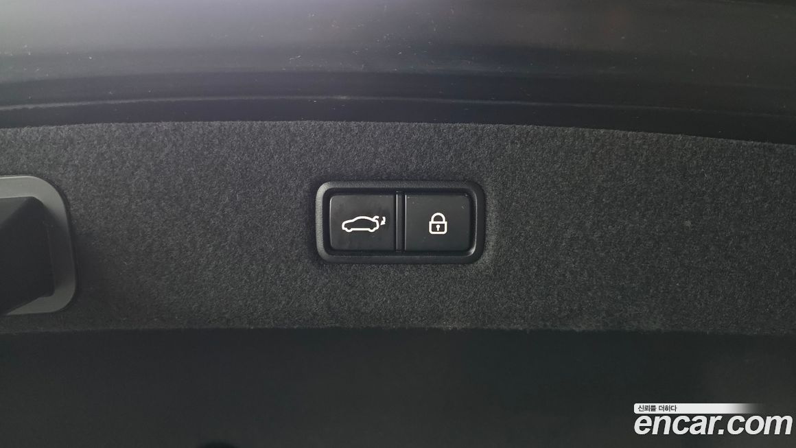 Genesis EQ900 2017