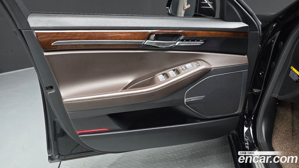 Genesis EQ900 2017