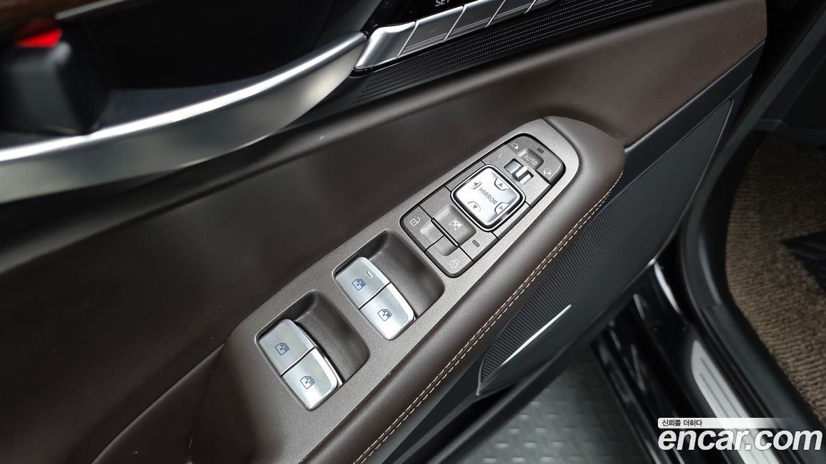 Genesis EQ900 2017
