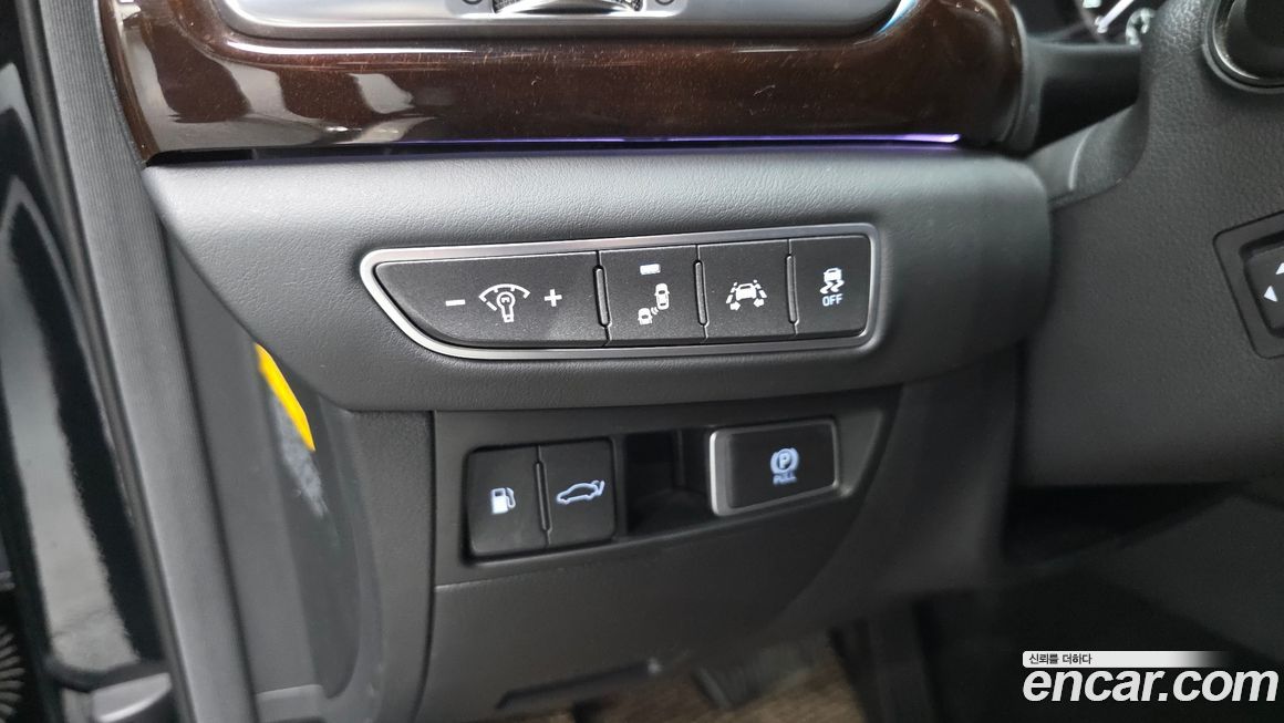 Genesis EQ900 2017