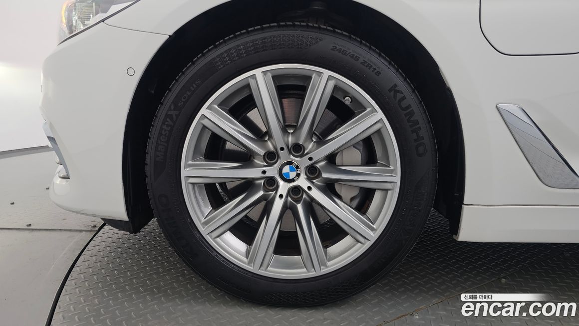 BMW 5-Series 2020