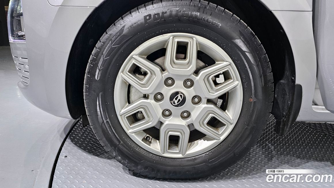 Hyundai Staria 2025