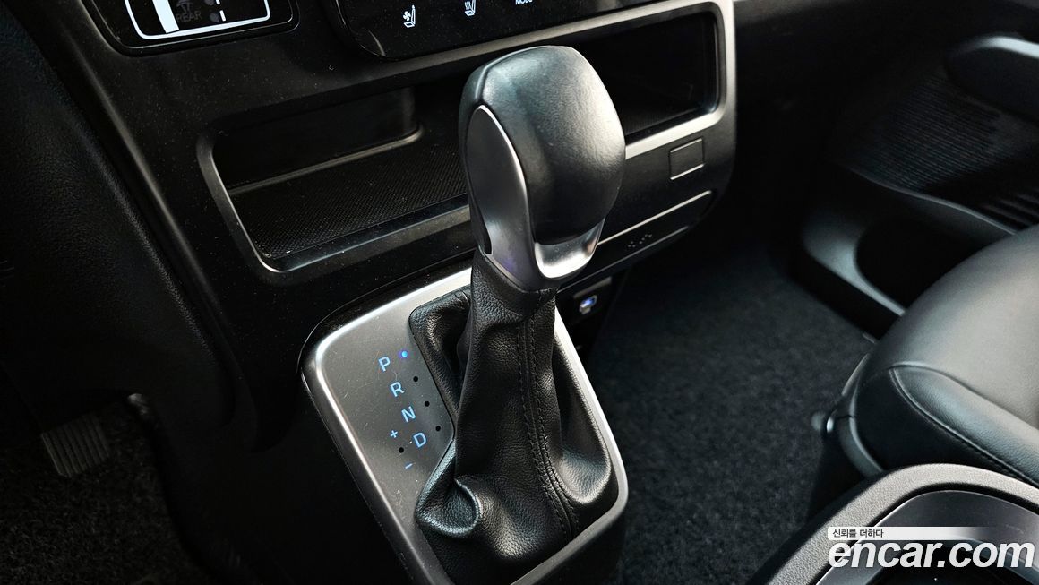 Hyundai Staria 2025