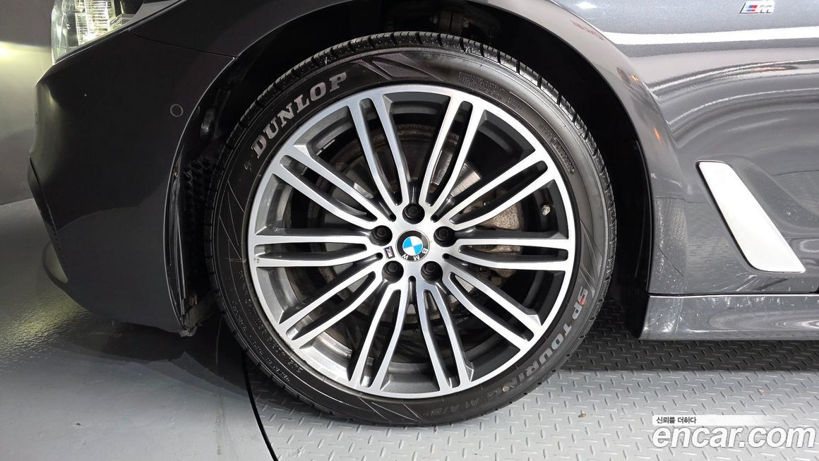 BMW 5-Series 2020